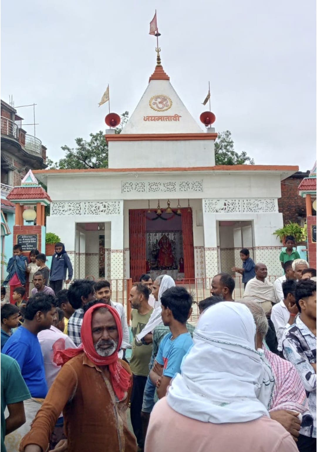 घोसी मां दुर्गा मंदिर से आभूषण व दानपेटी चोरी, जांच में जुटी पुलिस