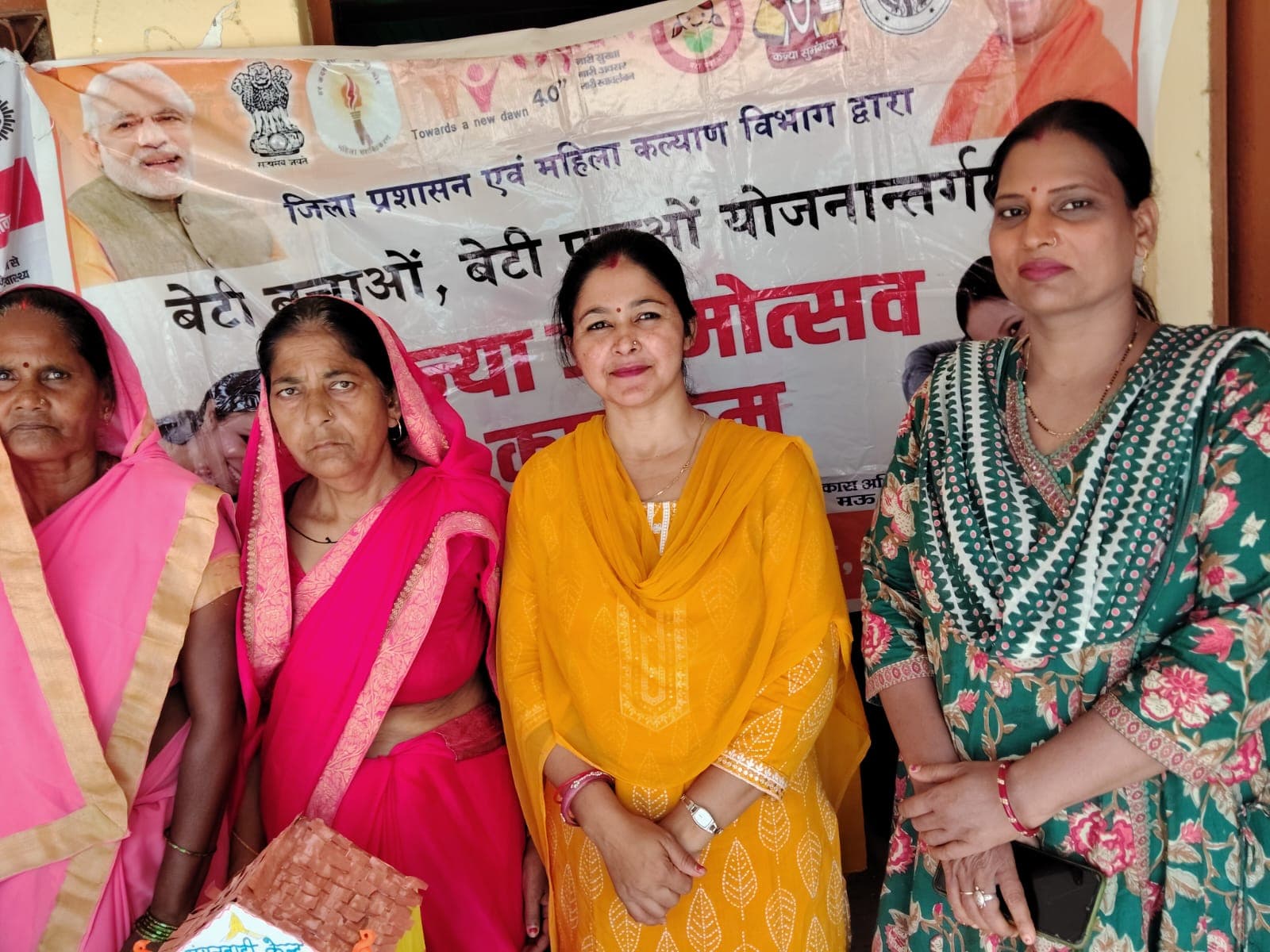 सेवा संकल्प अभियान: परदहा में जन चौपाल आयोजित, महिलाओं व बालिकाओं को किया गया जागरूक