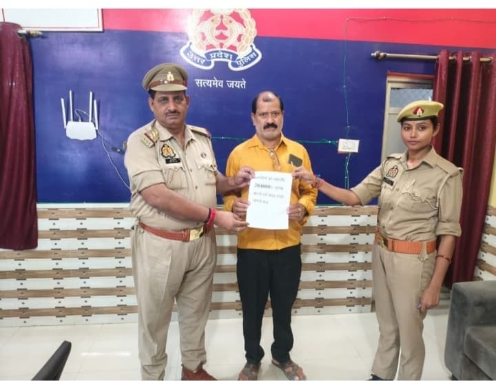 मऊ साइबर पुलिस की बड़ी सफलता, हैकिंग के शिकार पीड़ित को वापस मिले 2,04,000 रुपये