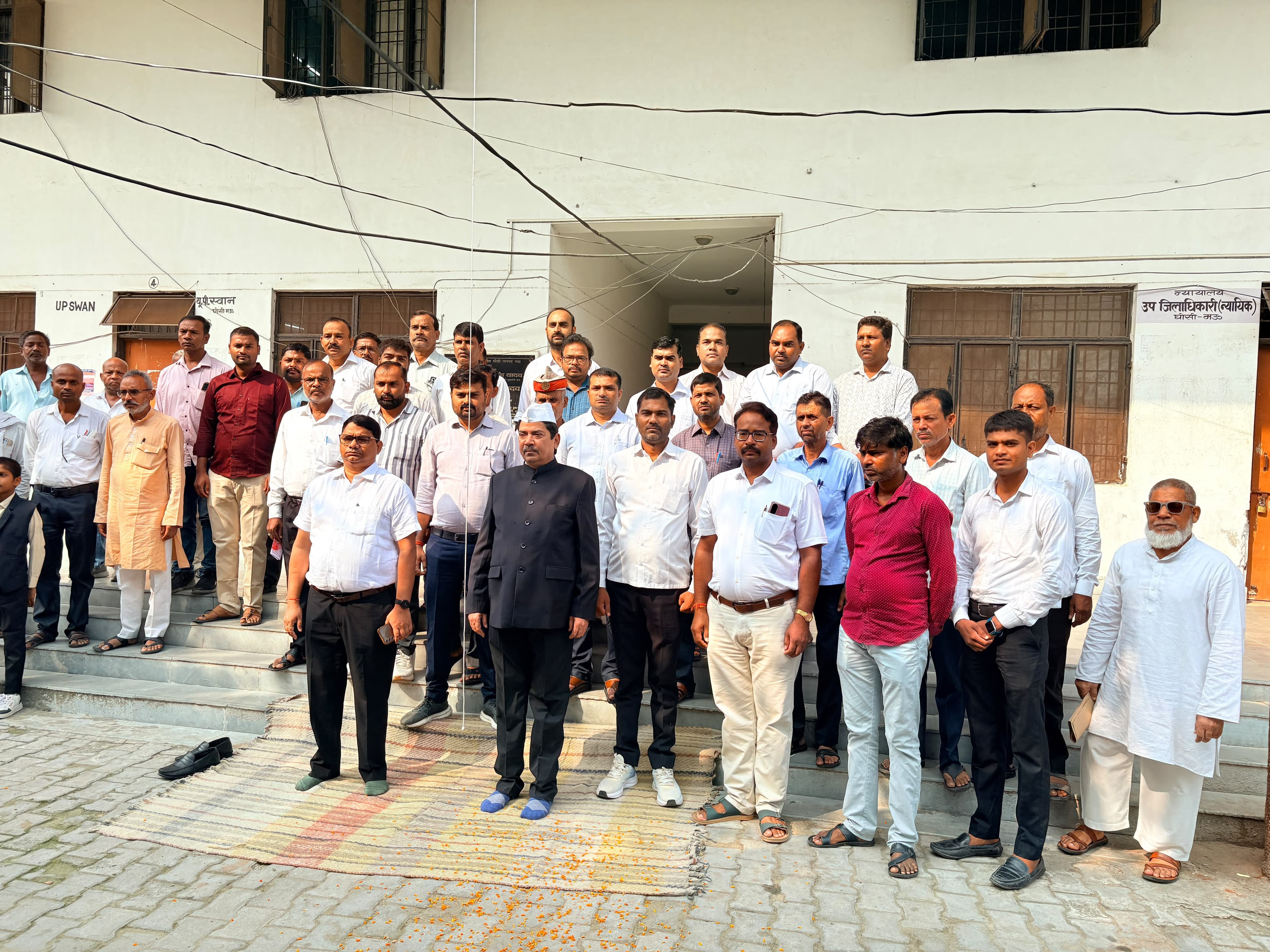 तिरंगे की शान में नमन हुआ राष्ट्रपिता को, घोसी तहसील में गूंजा गांधी-शास्त्री का संदेश