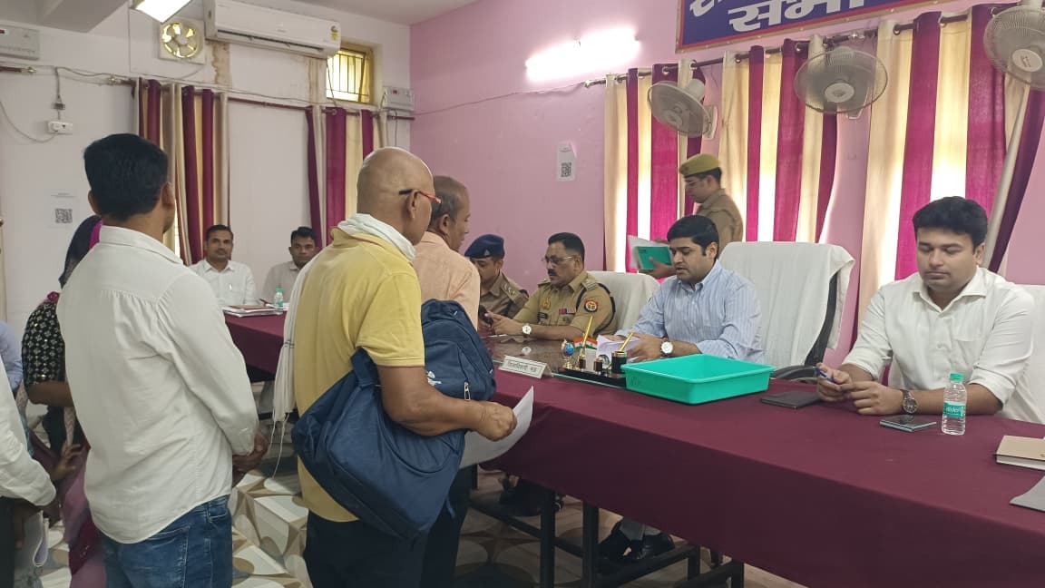 संपूर्ण समाधान दिवस डीएम ने सुनीं 111 शिकायतें, 11 का मौके पर निस्तारण